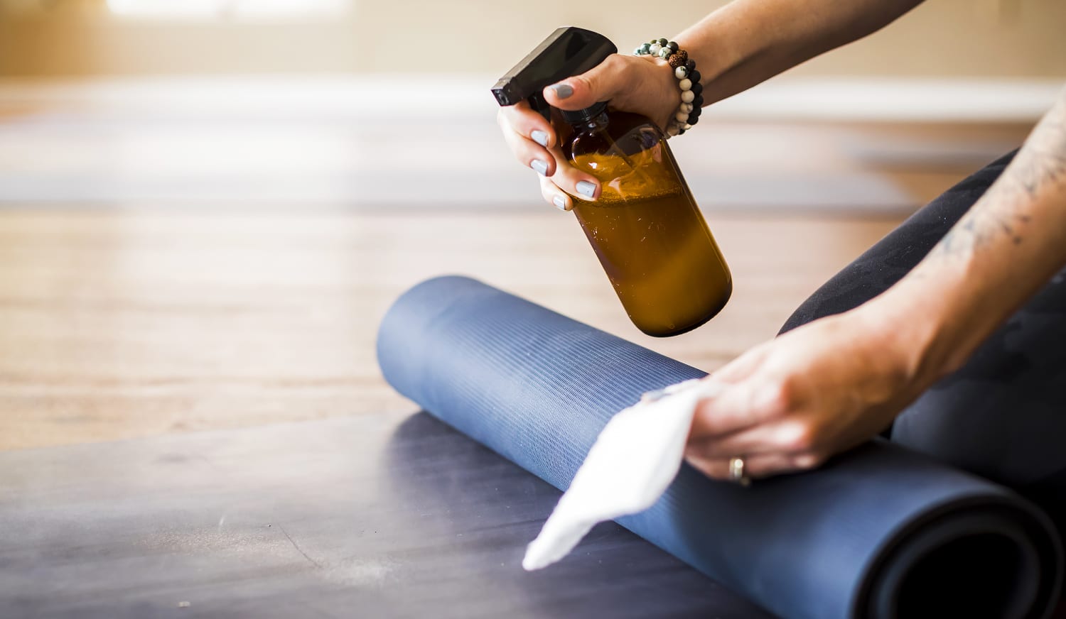 How to Wash Yoga Mat: Best Methods for Deep Cleaning